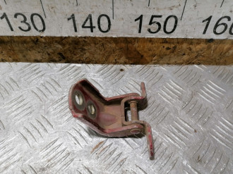 Петля двери задней правой нижняя Nissan Tiida c11