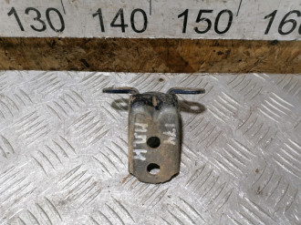 Петля двери передней правой нижняя Nissan Tiida c11