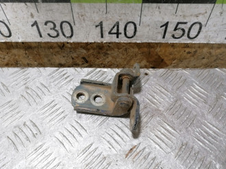 Петля двери передней правой нижняя Nissan Tiida c11