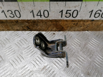 Петля двери задней правой нижняя Nissan Tiida c11