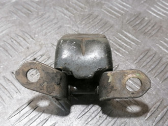 Петля двери передней правой верхняя Nissan Navara d40