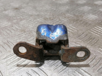 Петля двери задней правой нижняя Nissan Almera N16