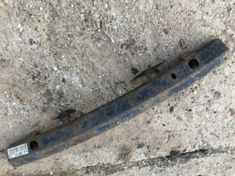 Усилитель бампера переднего Nissan Navara d40