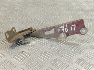 Петля капота правая Nissan Maxima a32