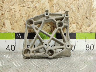 Кронштейн компрессора кондиционера Nissan Maxima a32