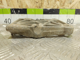 Кронштейн компрессора кондиционера Nissan Maxima a32