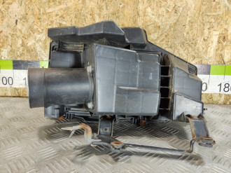 Корпус воздушного фильтра Nissan Maxima a33