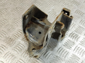 Кронштейн задней балки Nissan Tiida c11