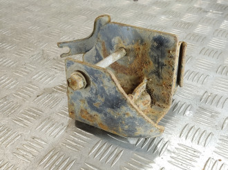 Кронштейн задней балки Nissan Tiida c11