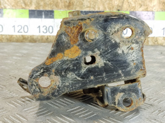 Кронштейн задней балки Nissan Tiida c11