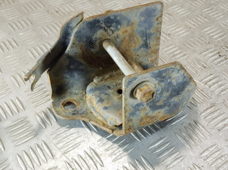 Кронштейн задней балки Nissan Tiida c11