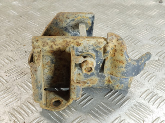 Кронштейн задней балки Nissan Tiida c11