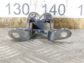 Петля двери задней левой нижняя Nissan Tiida c11