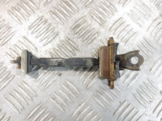 Ограничитель двери задний Nissan Maxima a32