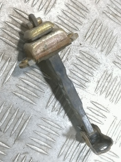 Ограничитель двери передний Nissan Maxima a32