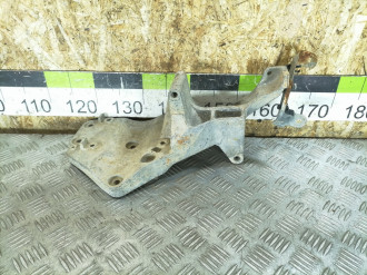 Кронштейн компрессора кондиционера Nissan Navara d40