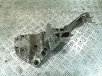 Кронштейн компрессора кондиционера Nissan Navara d40