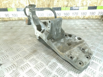 Кронштейн компрессора кондиционера Nissan Navara d40