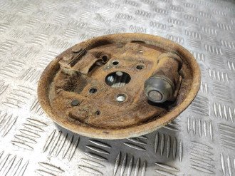 Щит опорный Nissan Micra K11