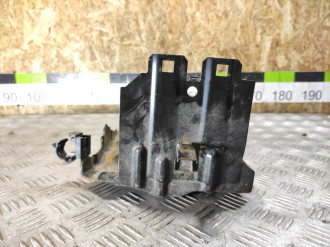 Крепление аккумулятора Nissan Almera Classic