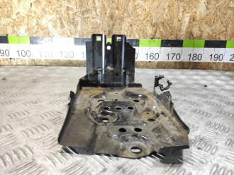 Крепление аккумулятора Nissan Almera Classic