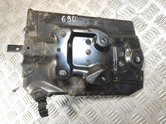 Крепление аккумулятора Nissan Almera Classic