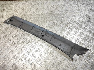 Обшивка стойки правая Nissan Micra K11