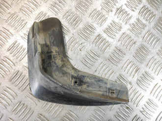 Брызговик правый задний Nissan Almera Classic