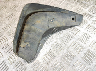 Брызговик правый задний Nissan Almera Classic