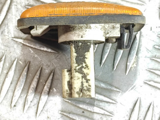 Повторитель в крыло правый Nissan Avenir 1995