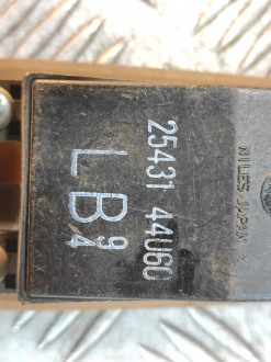 Кнопка стеклоподъемника Nissan Maxima a32