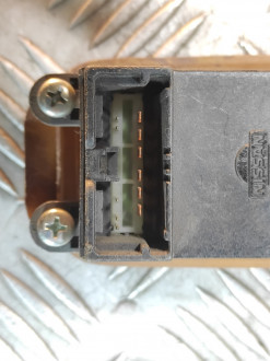 Кнопка стеклоподъемника Nissan Maxima a32