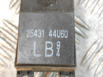 Кнопка стеклоподъемника Nissan Maxima a32