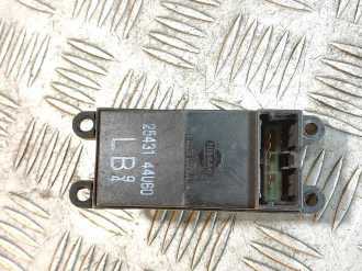 Кнопка стеклоподъемника Nissan Maxima a32