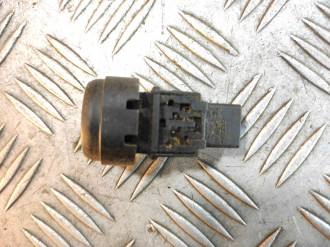 Кнопка аварийной сигнализации Nissan Navara d40