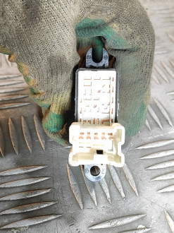 Кнопка стеклоподъемника Nissan Tiida c11