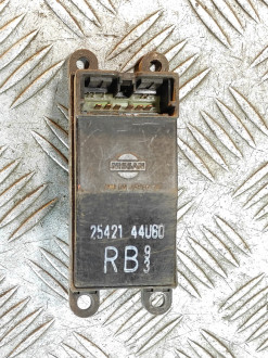 Кнопка стеклоподъемника Nissan Maxima a32