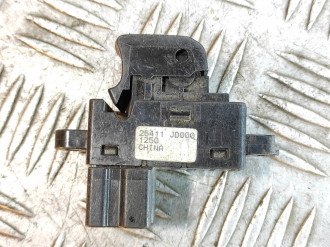 Кнопка стеклоподъемника Nissan Teana j32