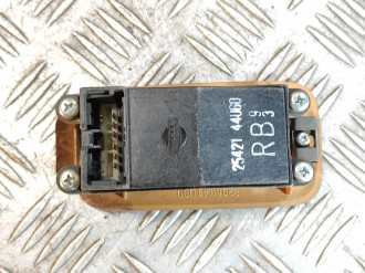 Кнопка стеклоподъемника Nissan Maxima a32