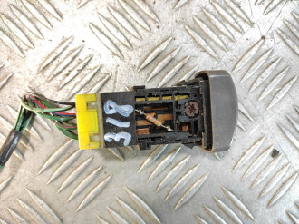 Кнопка аварийной сигнализации Nissan Micra K11