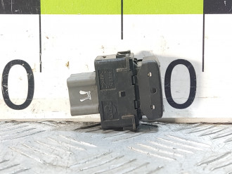 Кнопка обогрева сидений Nissan Navara d40