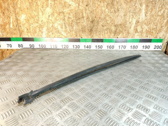 Молдинг стекла Nissan Maxima a33