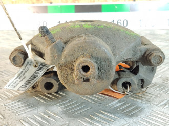 Суппорт передний левый Nissan Avenir 1995