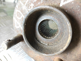 Кулак поворотный передний левый Nissan Almera N15