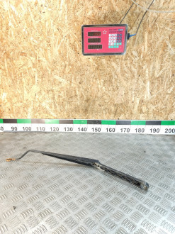 Поводок стеклоочистителя передний правый Nissan Maxima a33