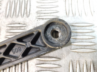 Поводок стеклоочистителя передний правый Nissan Maxima a33