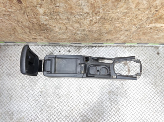 Подлокотник Nissan Maxima a33