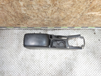 Подлокотник Nissan Maxima a33