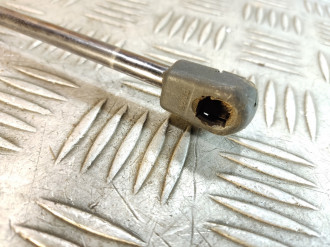 Амортизатор капота Nissan Maxima a33