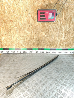 Молдинг стекла Nissan Maxima a33